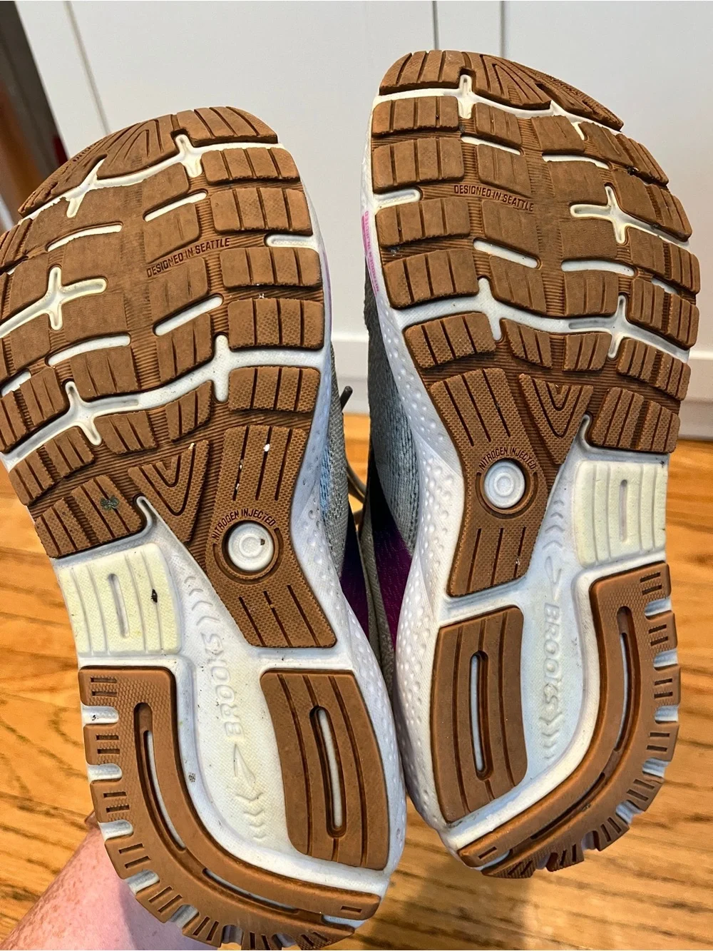Brooks Ghost — Light Gray